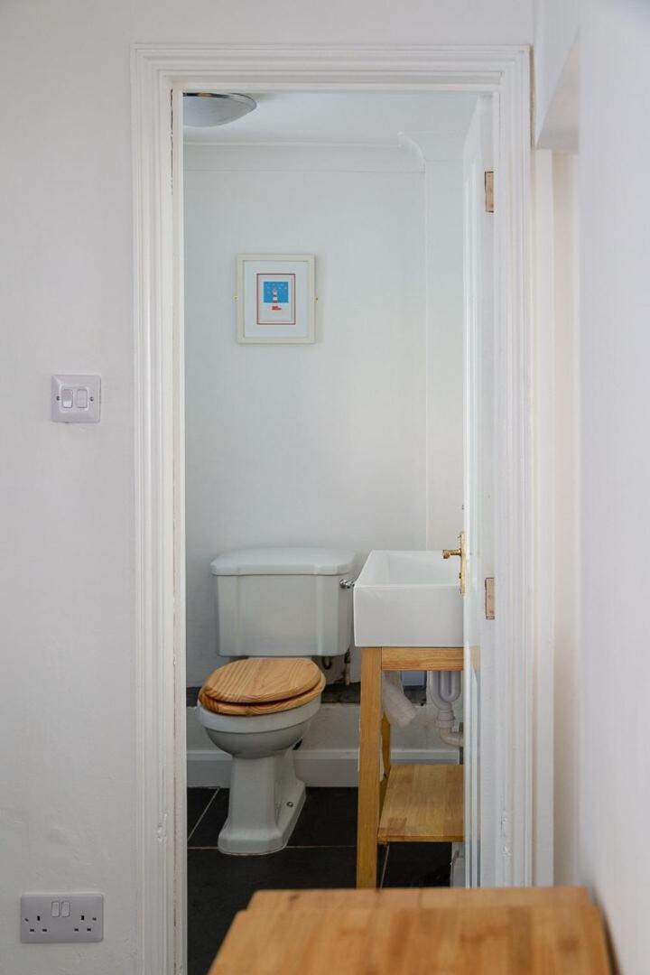 Charlestown Cottage, Woodburner, Gardens & Parking エクステリア 写真