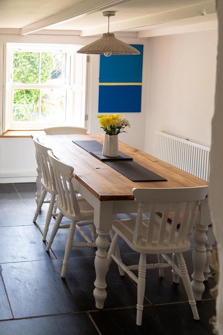 Charlestown Cottage, Woodburner, Gardens & Parking エクステリア 写真