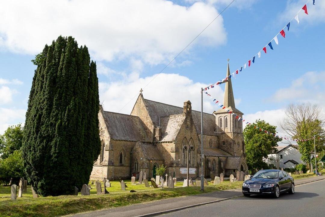 Charlestown Cottage, Woodburner, Gardens & Parking エクステリア 写真