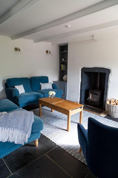 Charlestown Cottage, Woodburner, Gardens & Parking エクステリア 写真