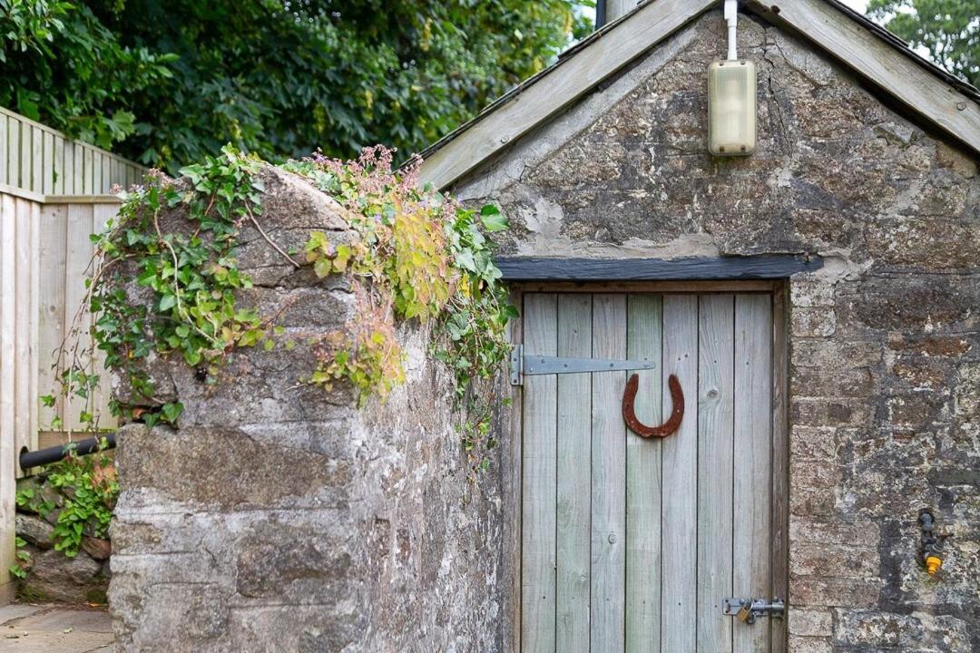 Charlestown Cottage, Woodburner, Gardens & Parking エクステリア 写真