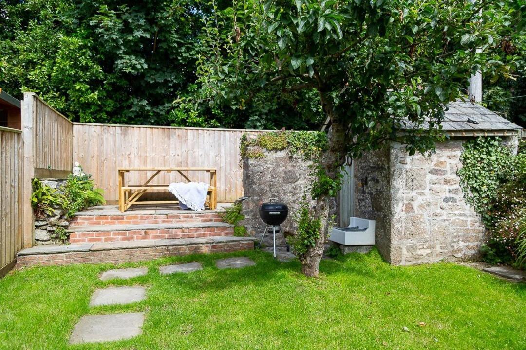 Charlestown Cottage, Woodburner, Gardens & Parking エクステリア 写真
